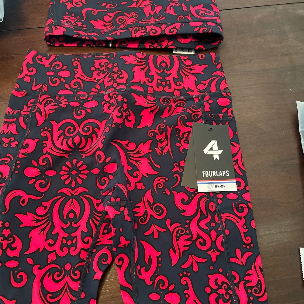 Four Lap two piece sports bra with leggings